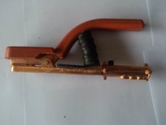 回弹严重；3）弯电极烧熔