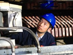 为6座水电站百余台机组“