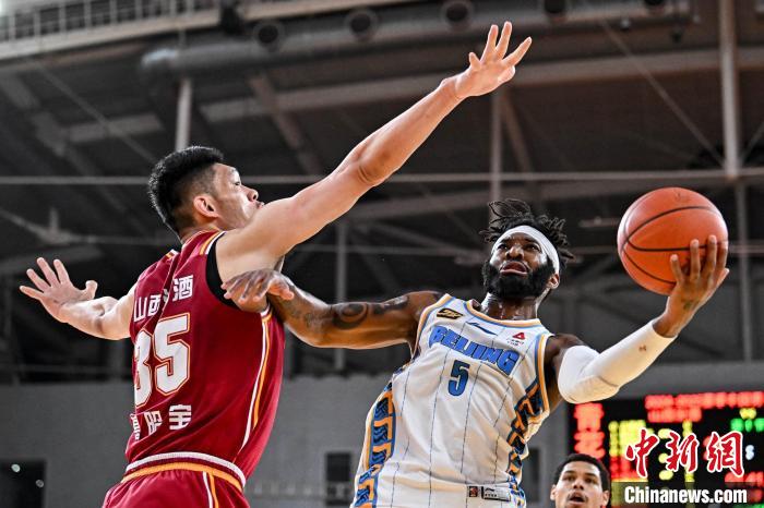 山西主场两负北京,半决赛0-2落后,北京队率先