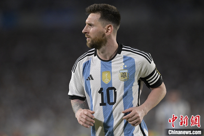 梅西三星战袍首秀破门 800球里程碑震撼阿根廷