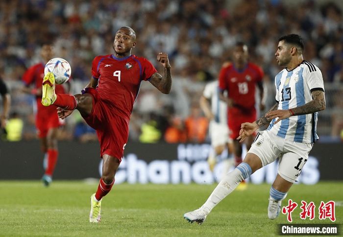 梅西三星战袍首秀破门 800球里程碑震撼阿根廷