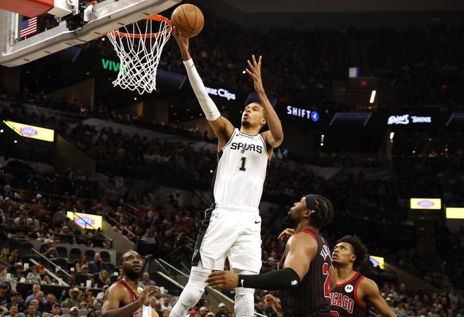 文班亚马两双创历史纪录，反超亚历山大领跑M