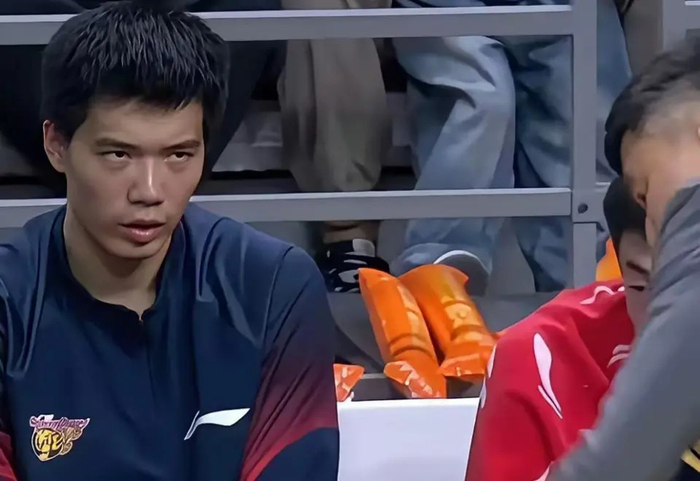 焦泊乔离队引更衣室风波 杜锋高压执教遭质疑