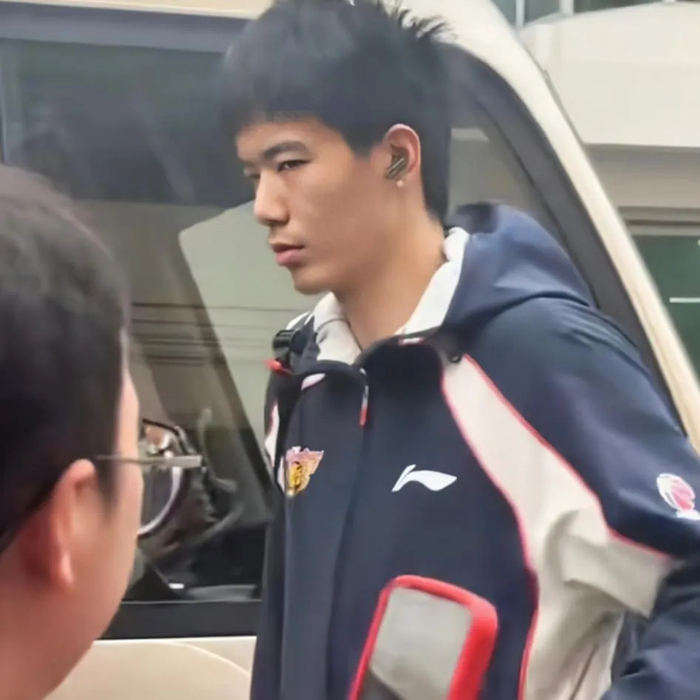 焦泊乔离队引更衣室风波 杜锋高压执教遭质疑