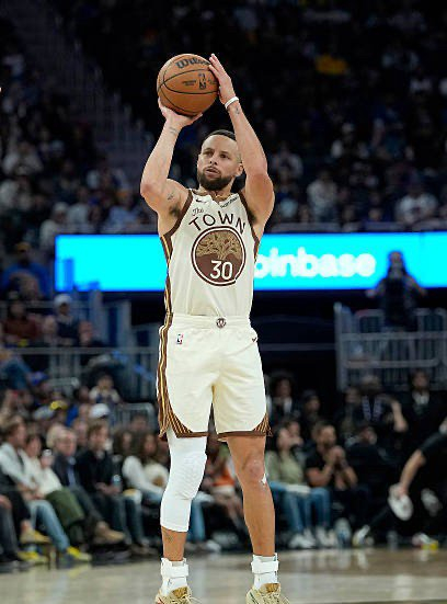 库里斯玛特双双缺席常规赛收官战 球队战术调整